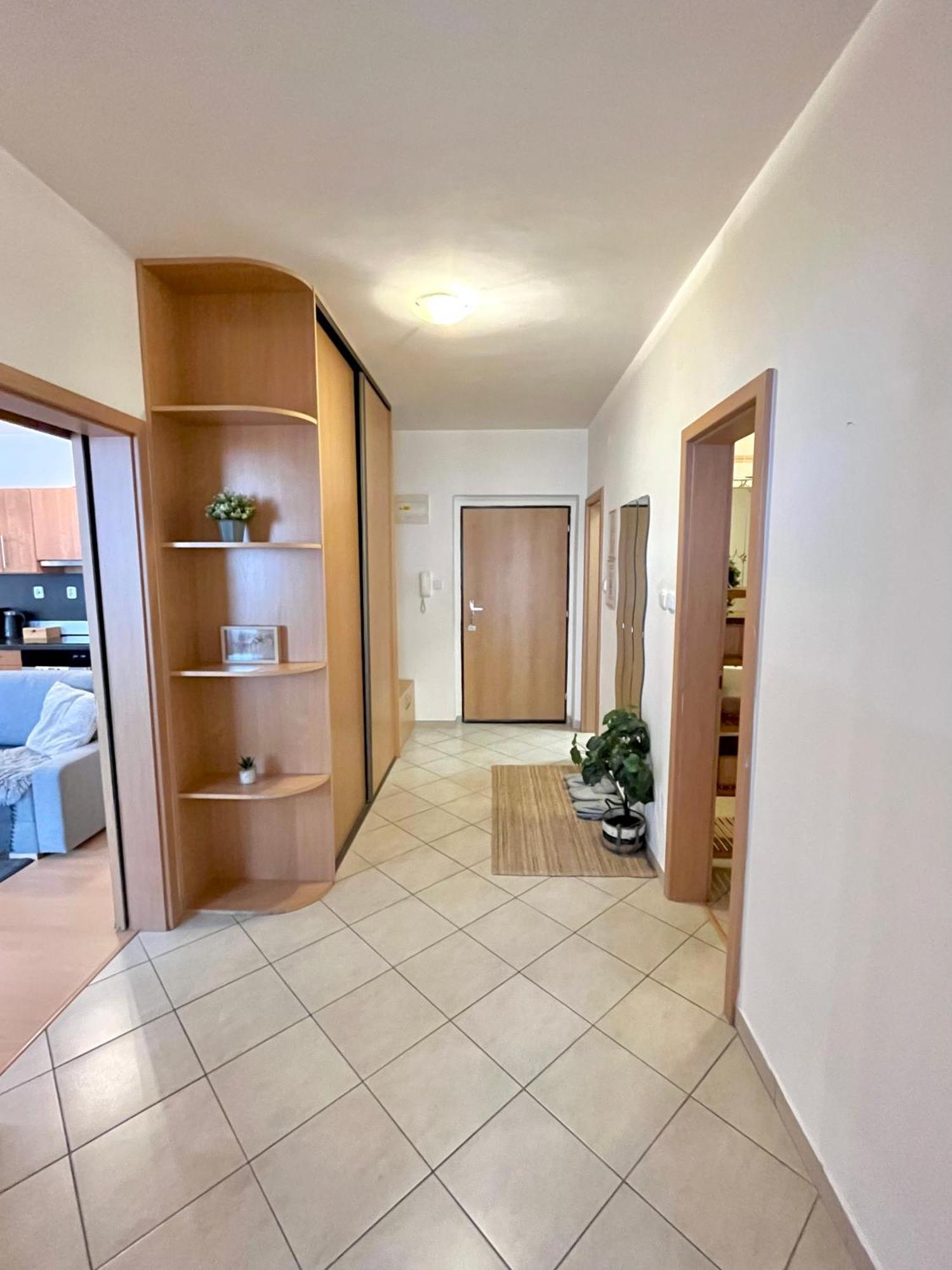 Apartment Tina - Old Town, Ac, Free Private Parking 布拉迪斯拉发 外观 照片